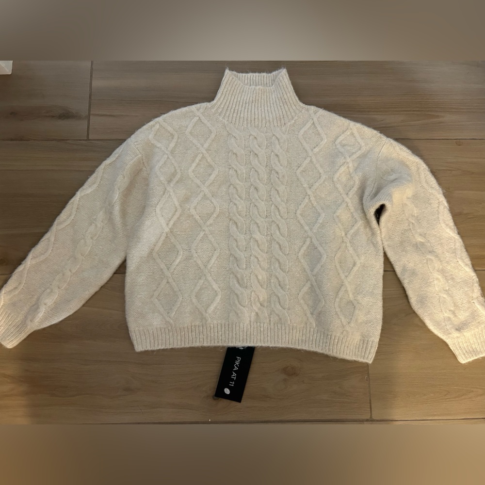 NEW-Soft turtle neck Super soft Cream Cable Knit Sweater XL